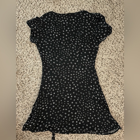 🌼LA HEARTS BY PACSUN | Black Floral V-neck Mini Dress🌼 - Picture 2 of 2